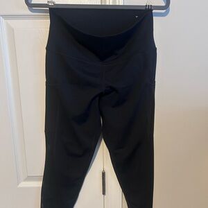 Aerie Classic Black Leggings with pockets and mesh side panel. 7/8 length - L